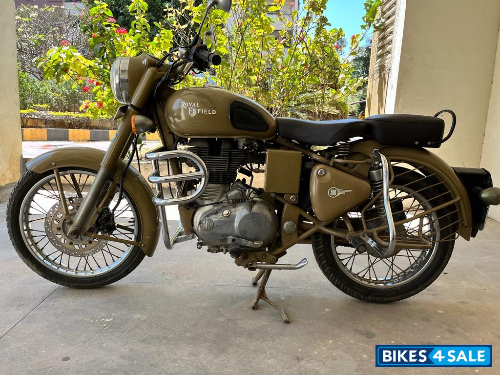 Sand Royal Enfield Classic Desert Storm