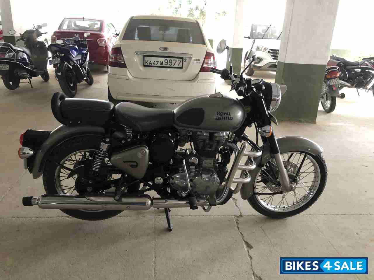 Gunmetal Grey Royal Enfield Classic Gunmetal Grey