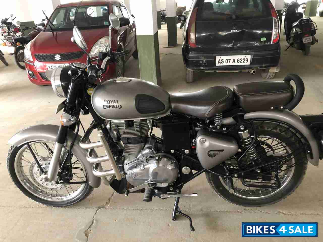 Gunmetal Grey Royal Enfield Classic Gunmetal Grey
