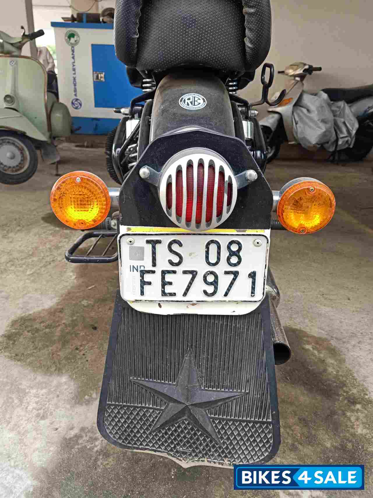 Royal Enfield Classic 350 Redditch Red