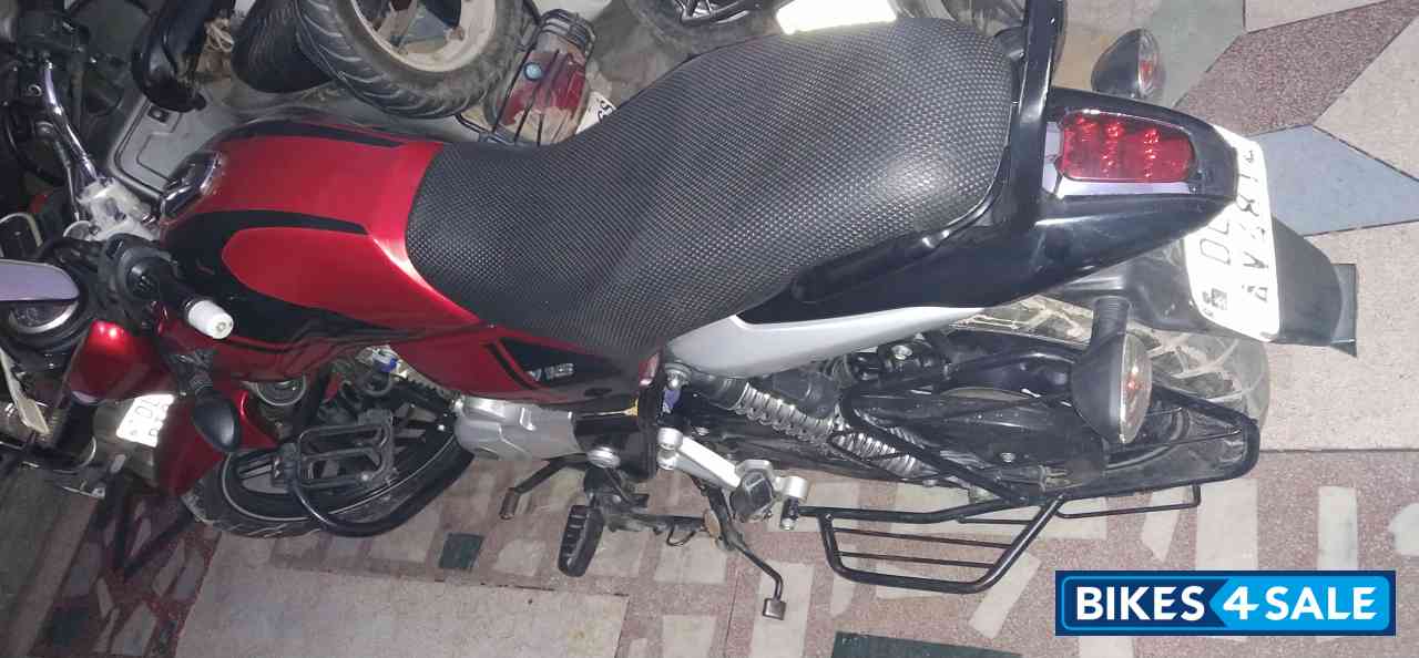 Bajaj V15