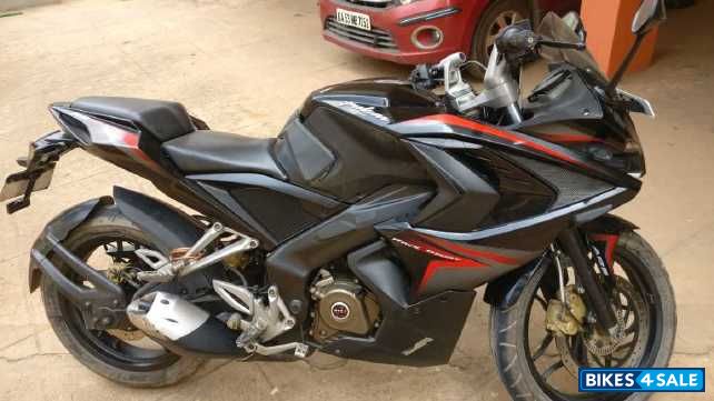 Bajaj Pulsar RS 200 ABS