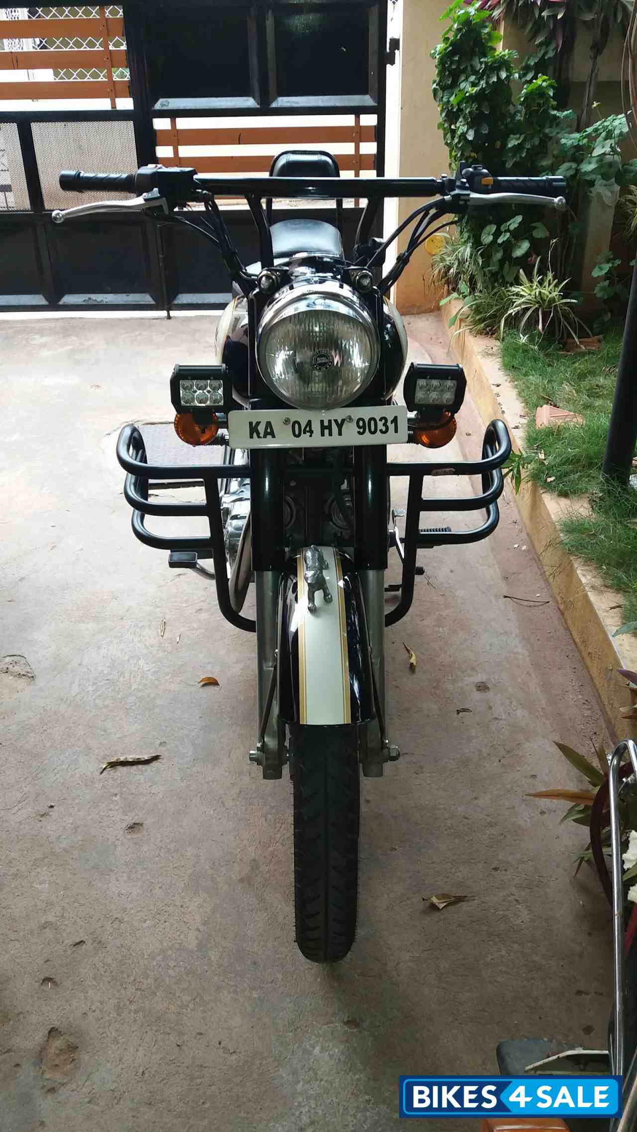 Black Royal Enfield Classic 500