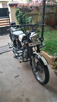 Black Royal Enfield Classic 500