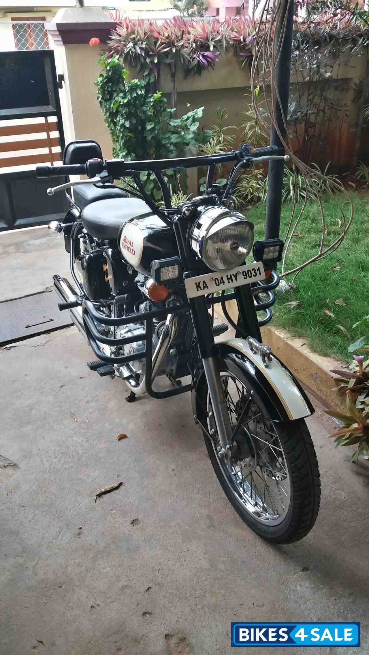 Black Royal Enfield Classic 500