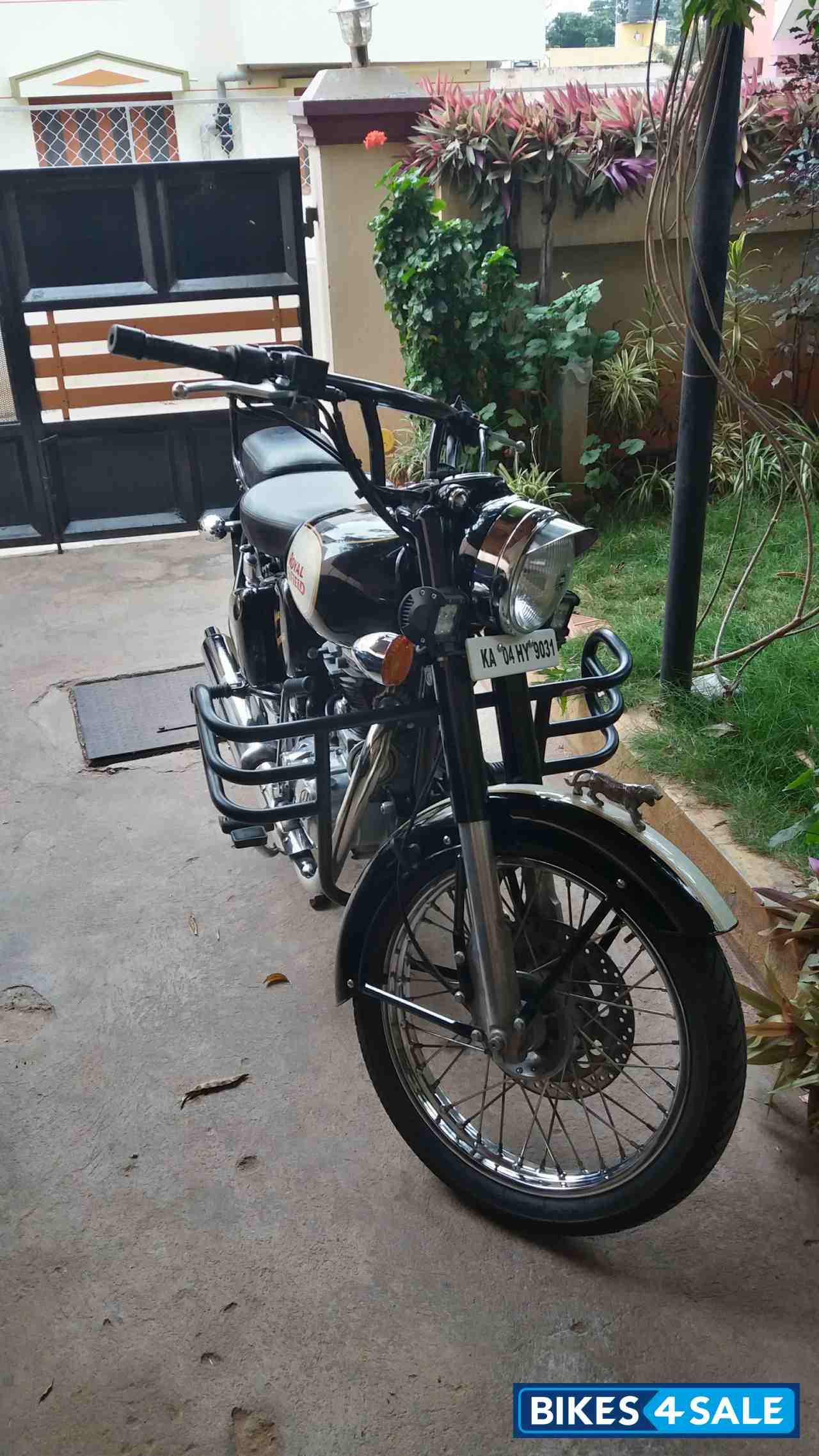 Black Royal Enfield Classic 500