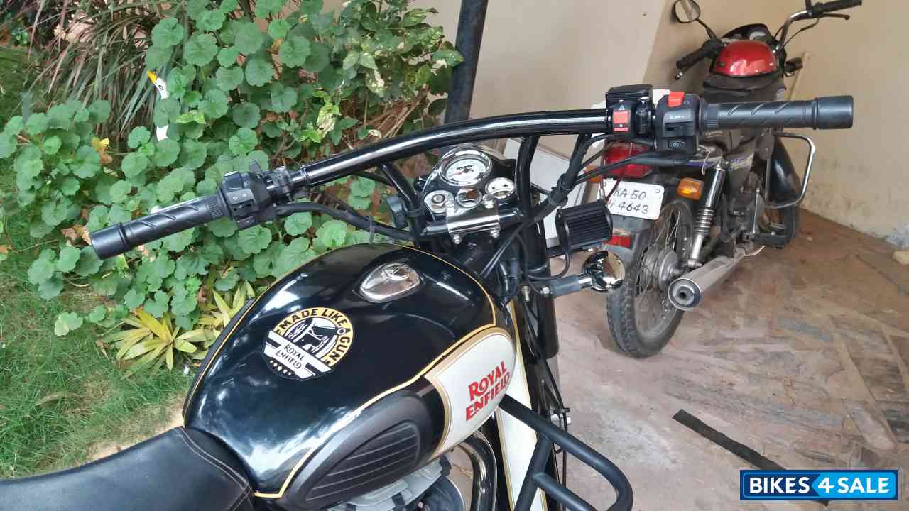 Black Royal Enfield Classic 500