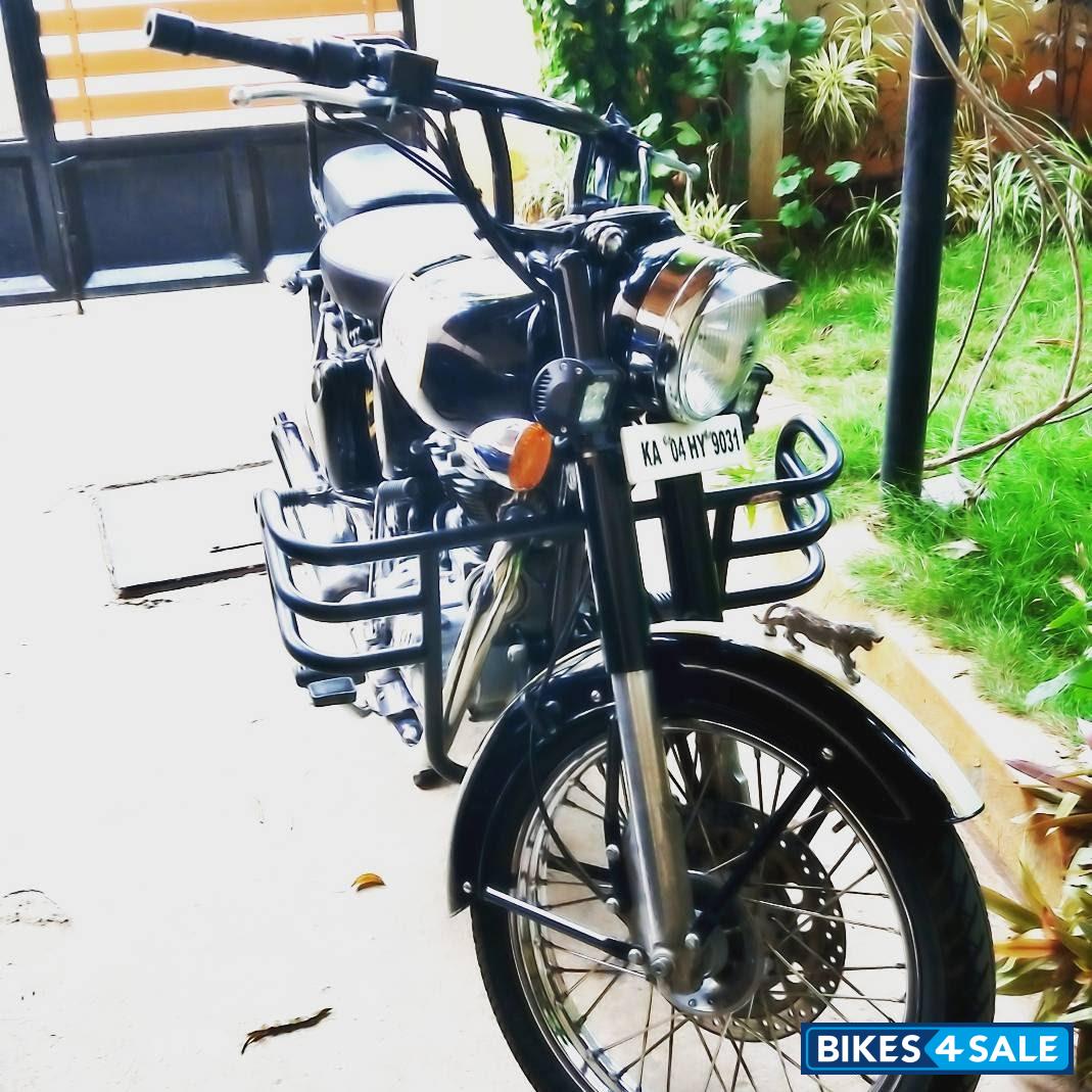 Black Royal Enfield Classic 500