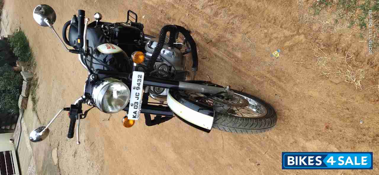 Black Royal Enfield Classic 500