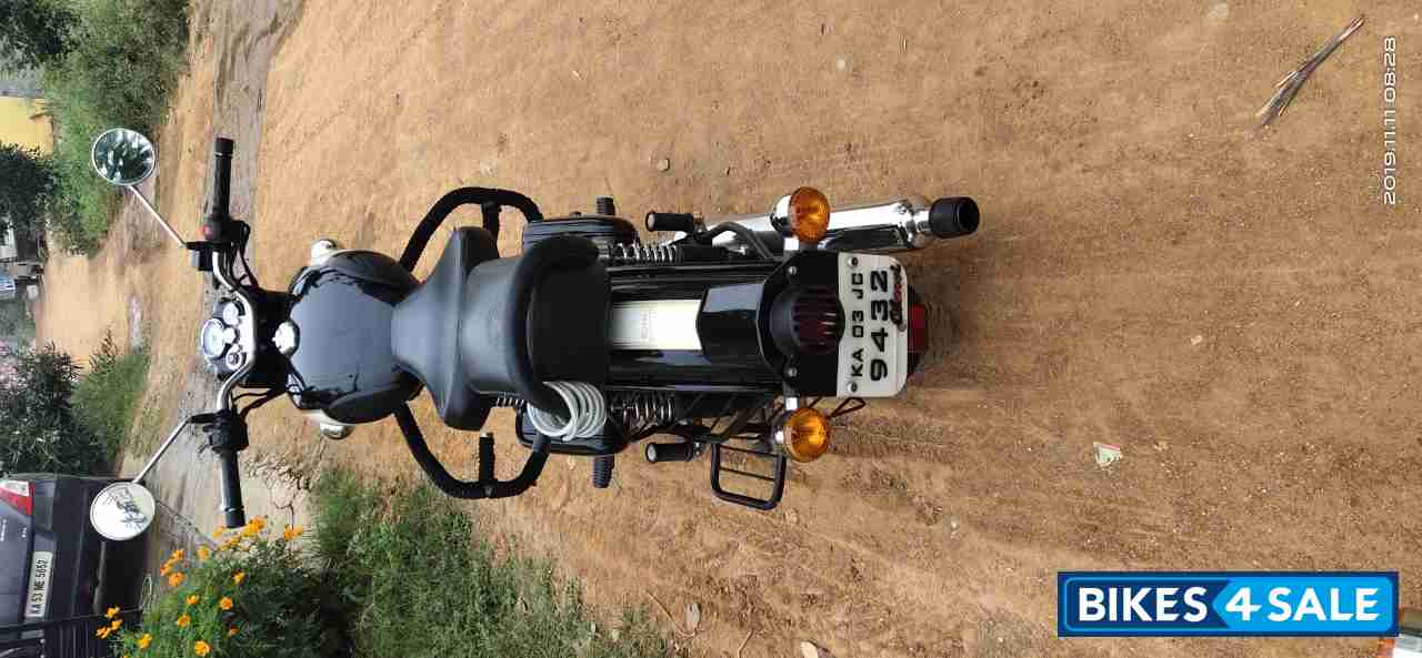 Black Royal Enfield Classic 500