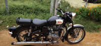 Black Royal Enfield Classic 500