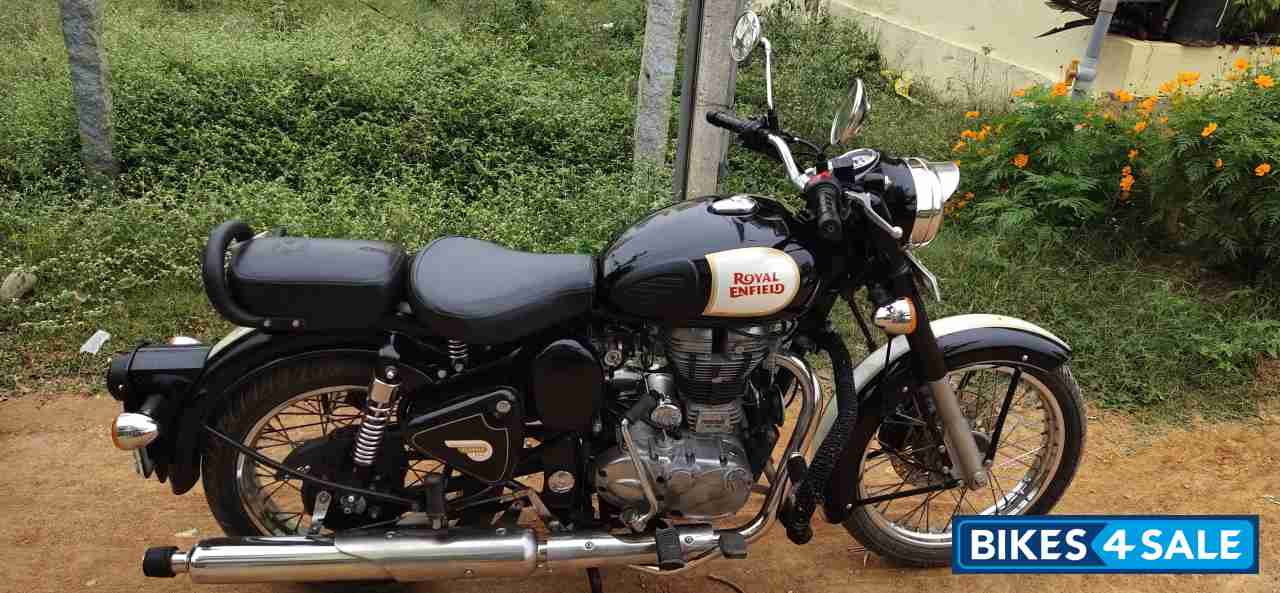 Black Royal Enfield Classic 500