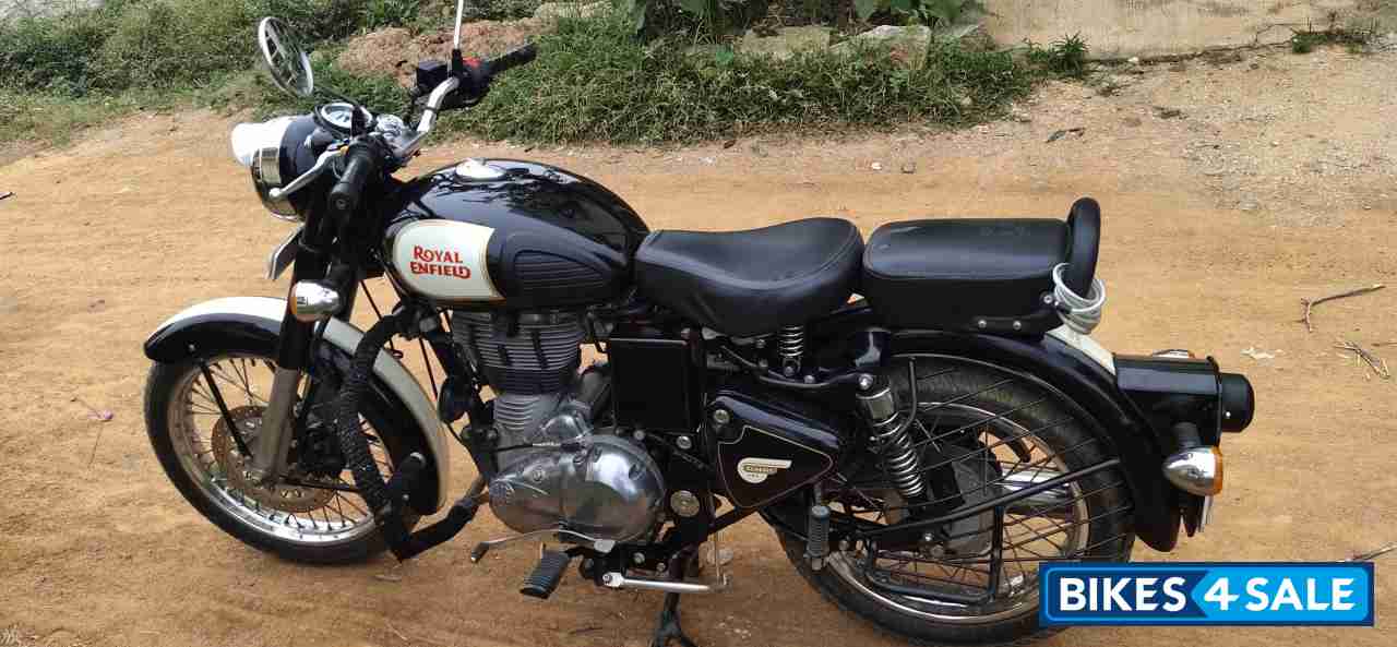 Black Royal Enfield Classic 500
