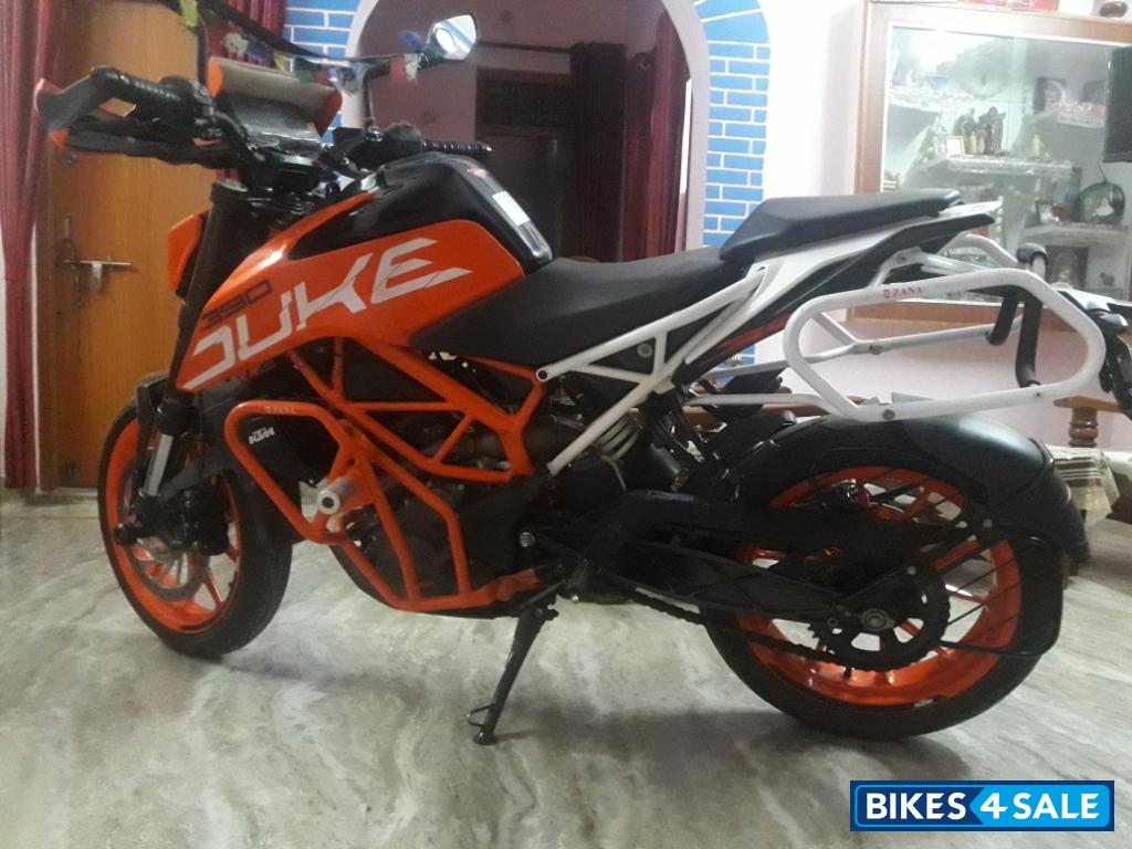 Orange/black KTM Duke 390