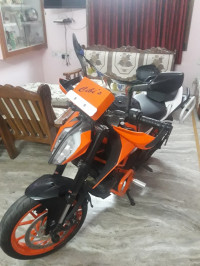Orange/black KTM Duke 390