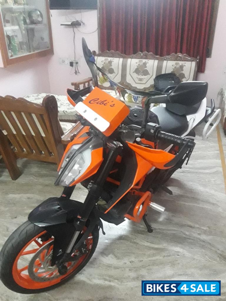 Orange/black KTM Duke 390