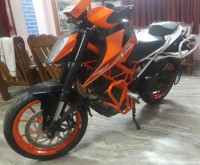 Orange/black KTM Duke 390
