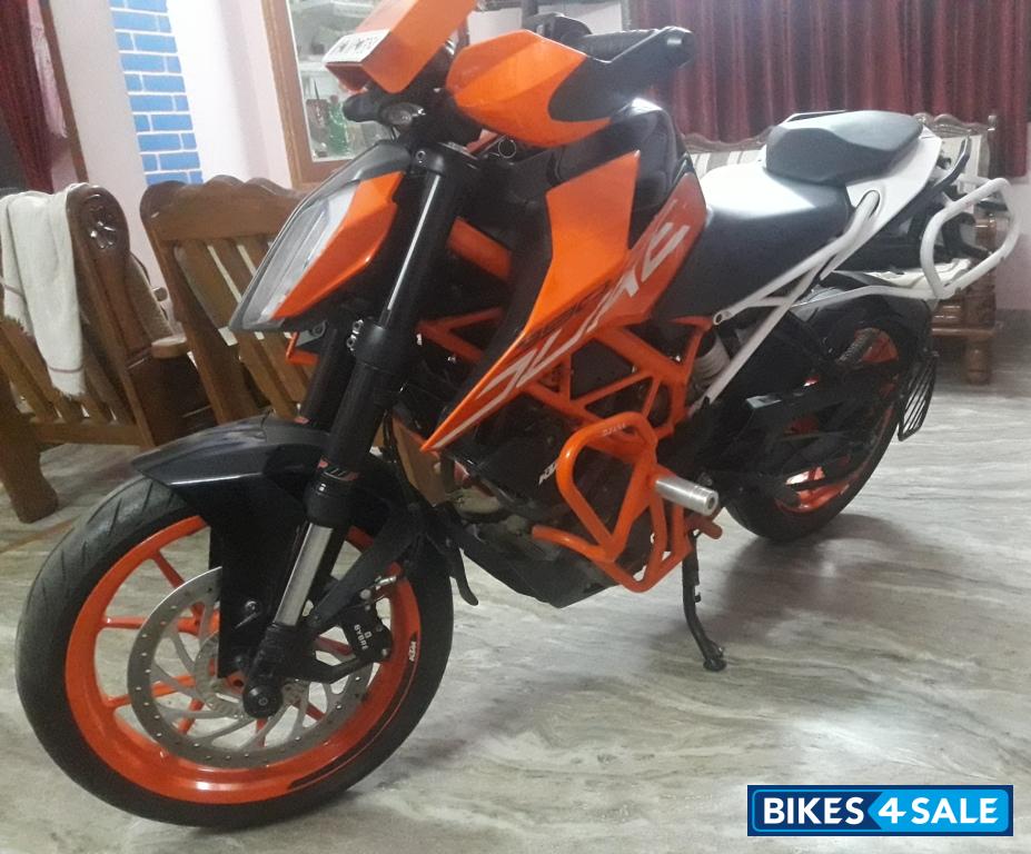Orange/black KTM Duke 390