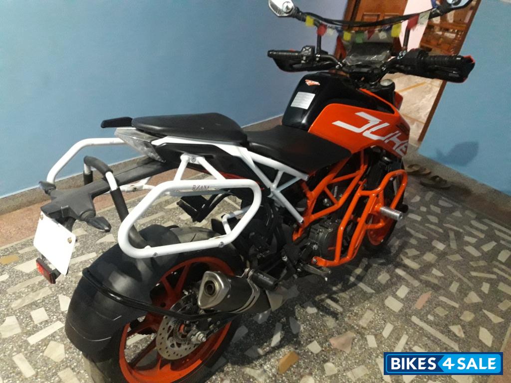 Orange/black KTM Duke 390