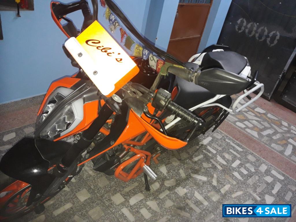Orange/black KTM Duke 390