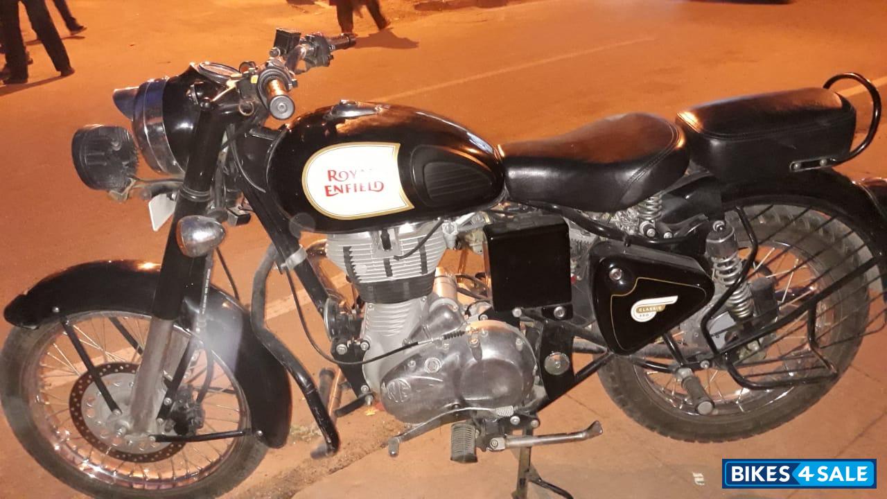 Black Royal Enfield Classic 350 Black Royal Enfield Classic 350
