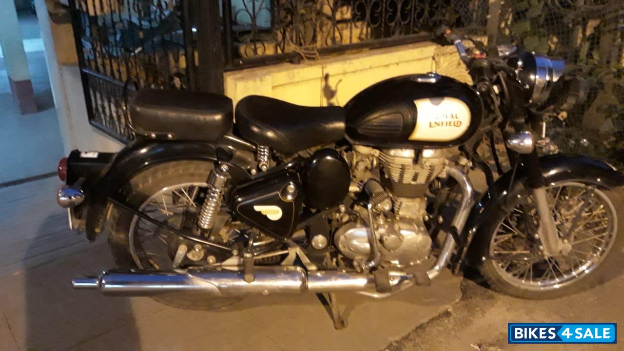 Black Royal Enfield Classic 350 Black Royal Enfield Classic 350