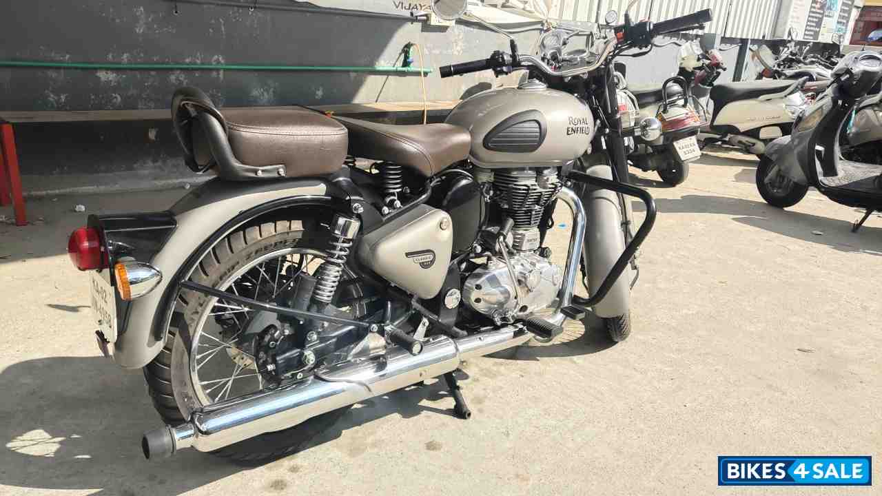 Grey Royal Enfield Classic Gunmetal Grey