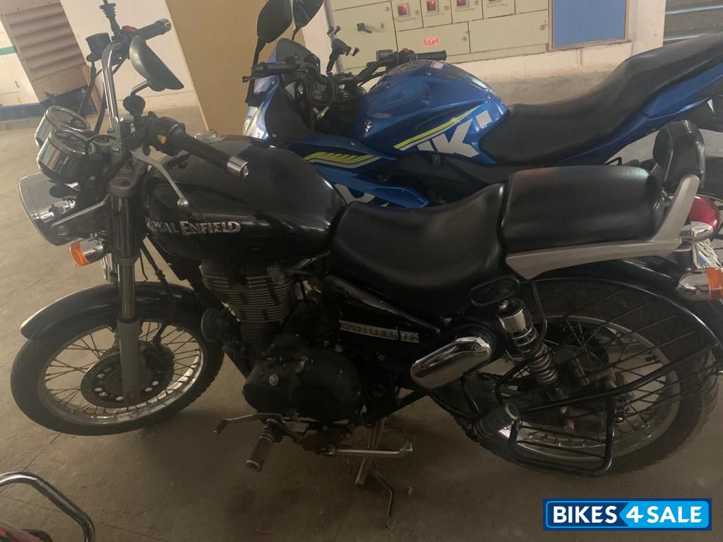 Black Royal Enfield Thunderbird 350