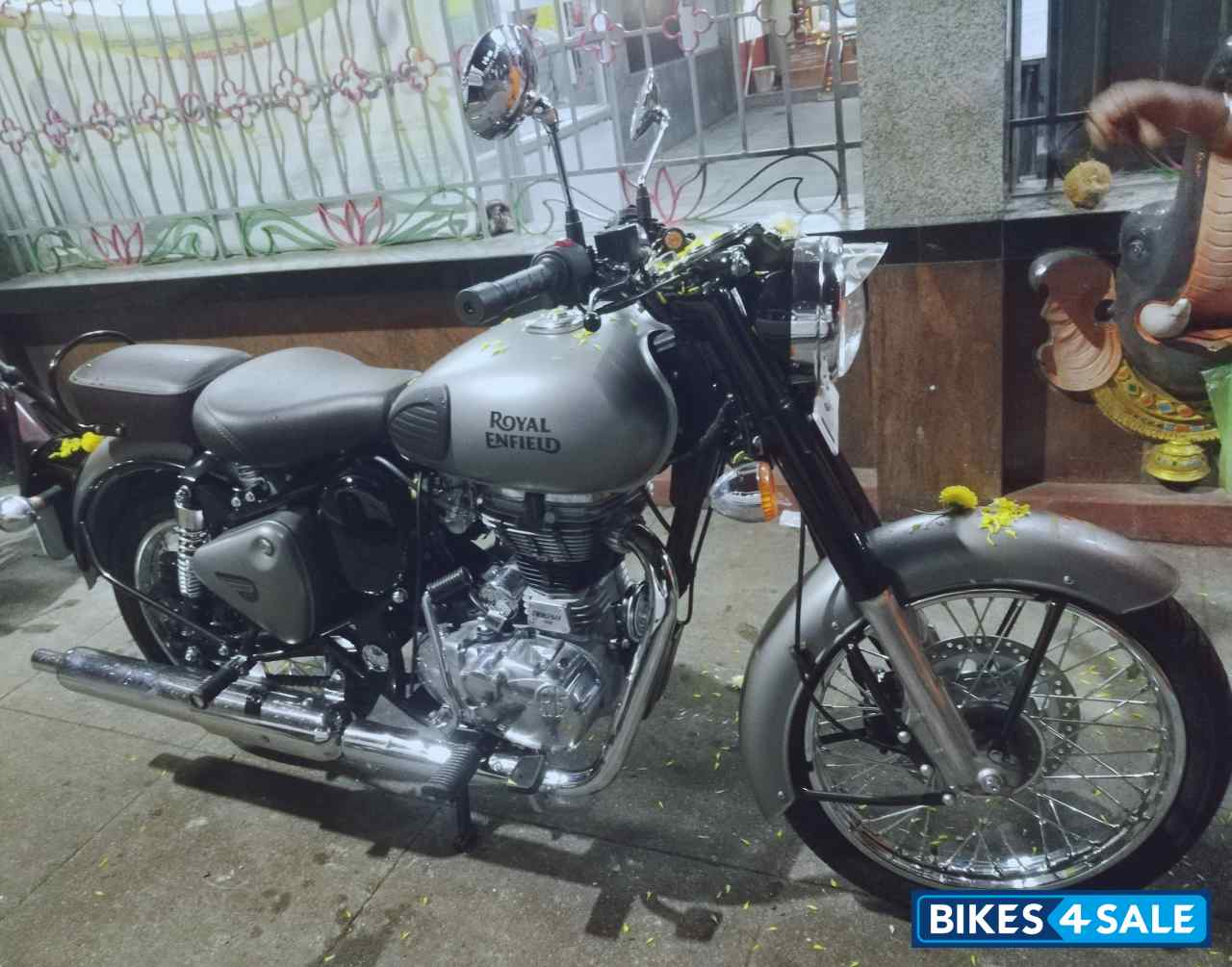 Grey Royal Enfield Classic Gunmetal Grey