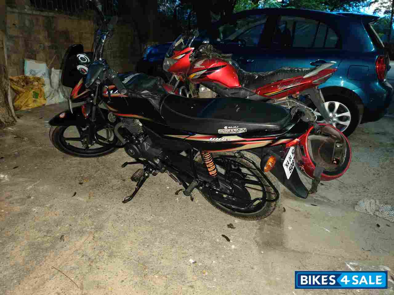 Black Bajaj Platina 100 ES