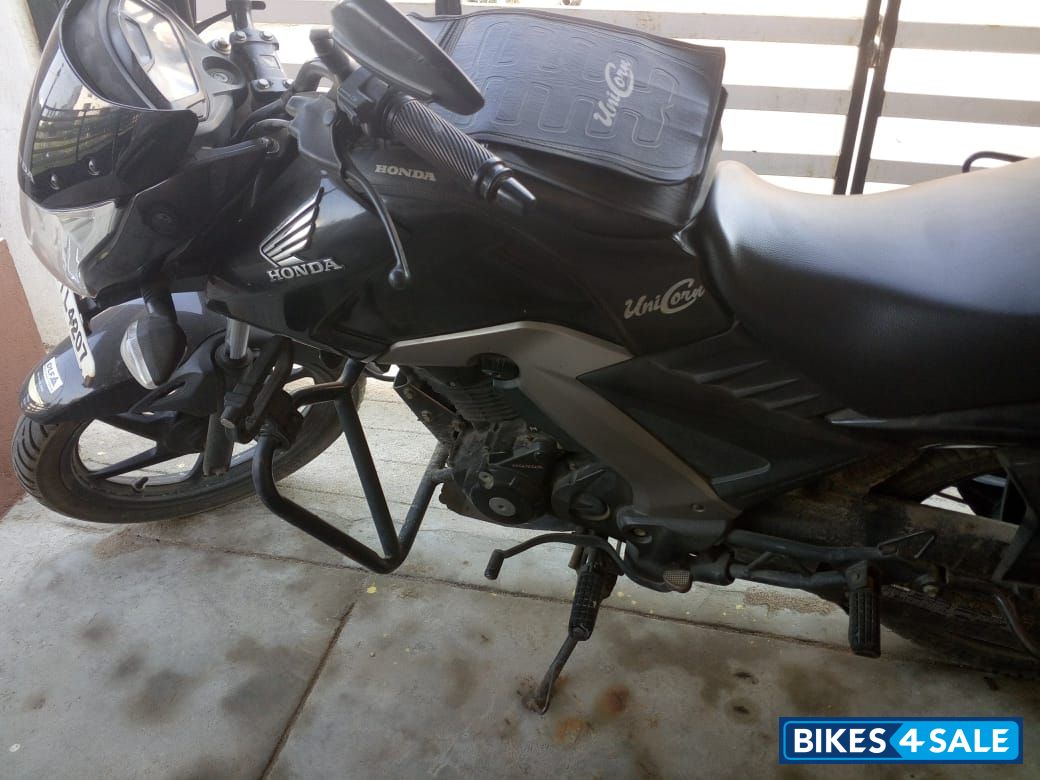 Black Honda CB Unicorn 160
