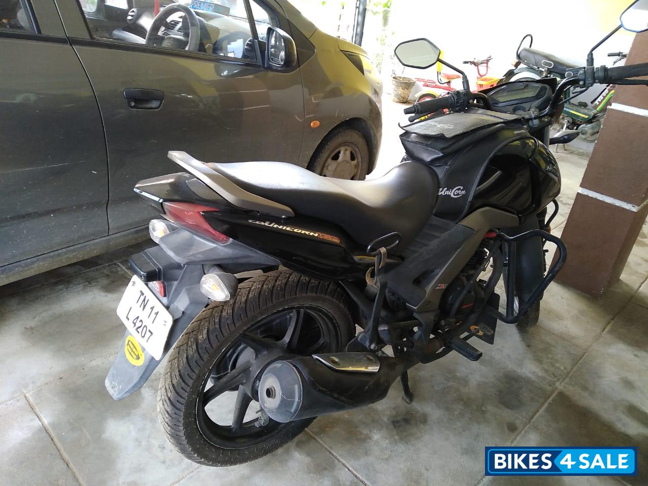 Black Honda CB Unicorn 160