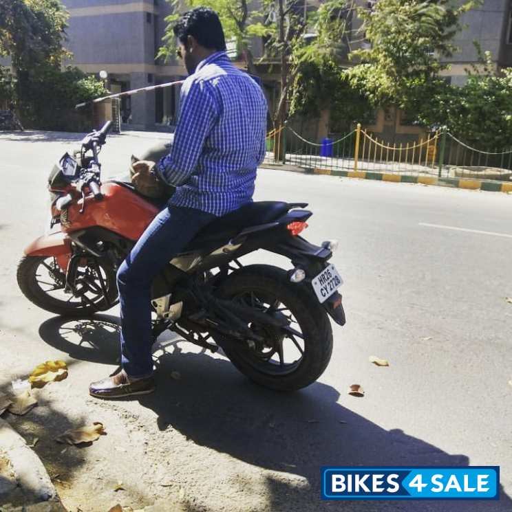 Red Honda CB Hornet 160R