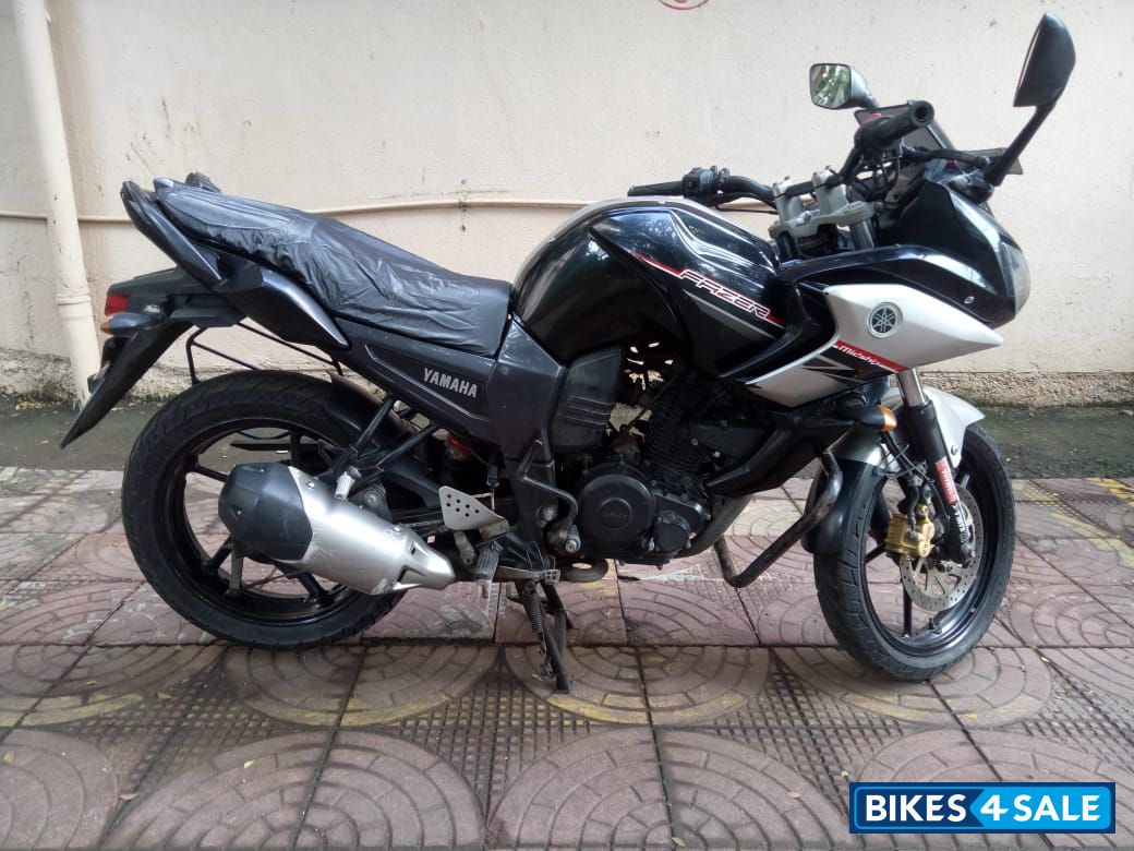 Black Yamaha FZ16