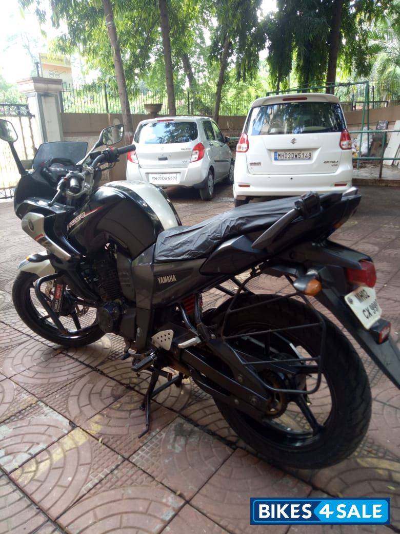 Black Yamaha FZ16