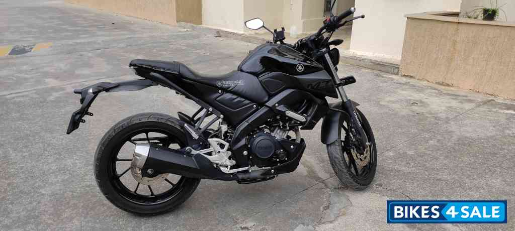 Black Yamaha MT-15