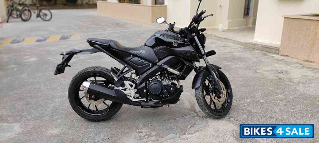 Black Yamaha MT-15
