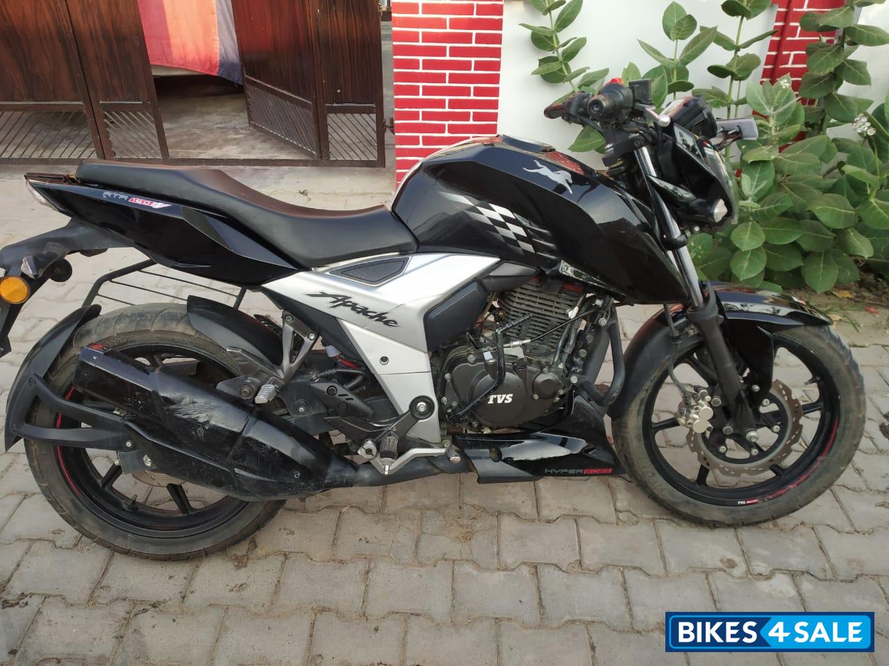 Used Tvs Apache Rtr 160 4v For Sale In Allahabad Id 250294