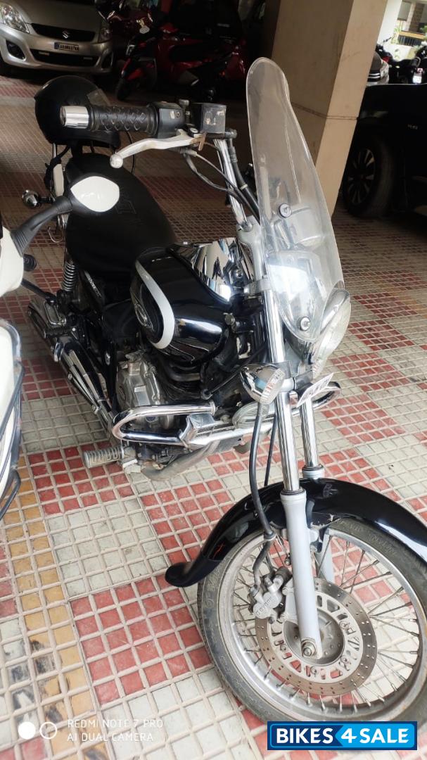 Black Bajaj Avenger Cruise 220