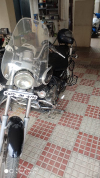 Black Bajaj Avenger Cruise 220