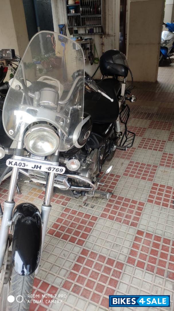 Black Bajaj Avenger Cruise 220