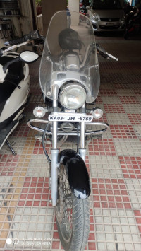 Black Bajaj Avenger Cruise 220