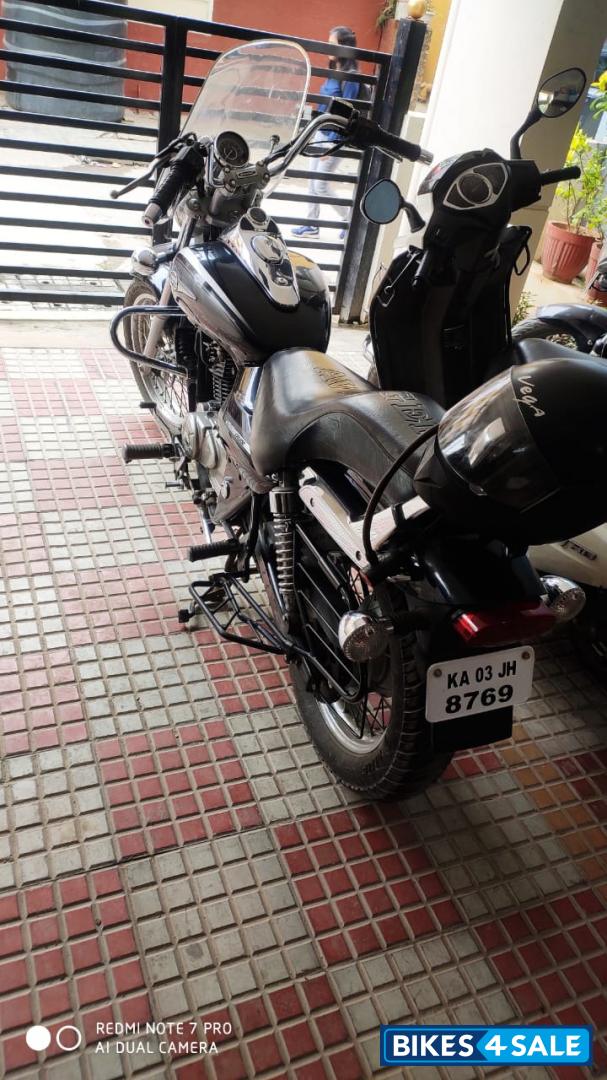 Black Bajaj Avenger Cruise 220