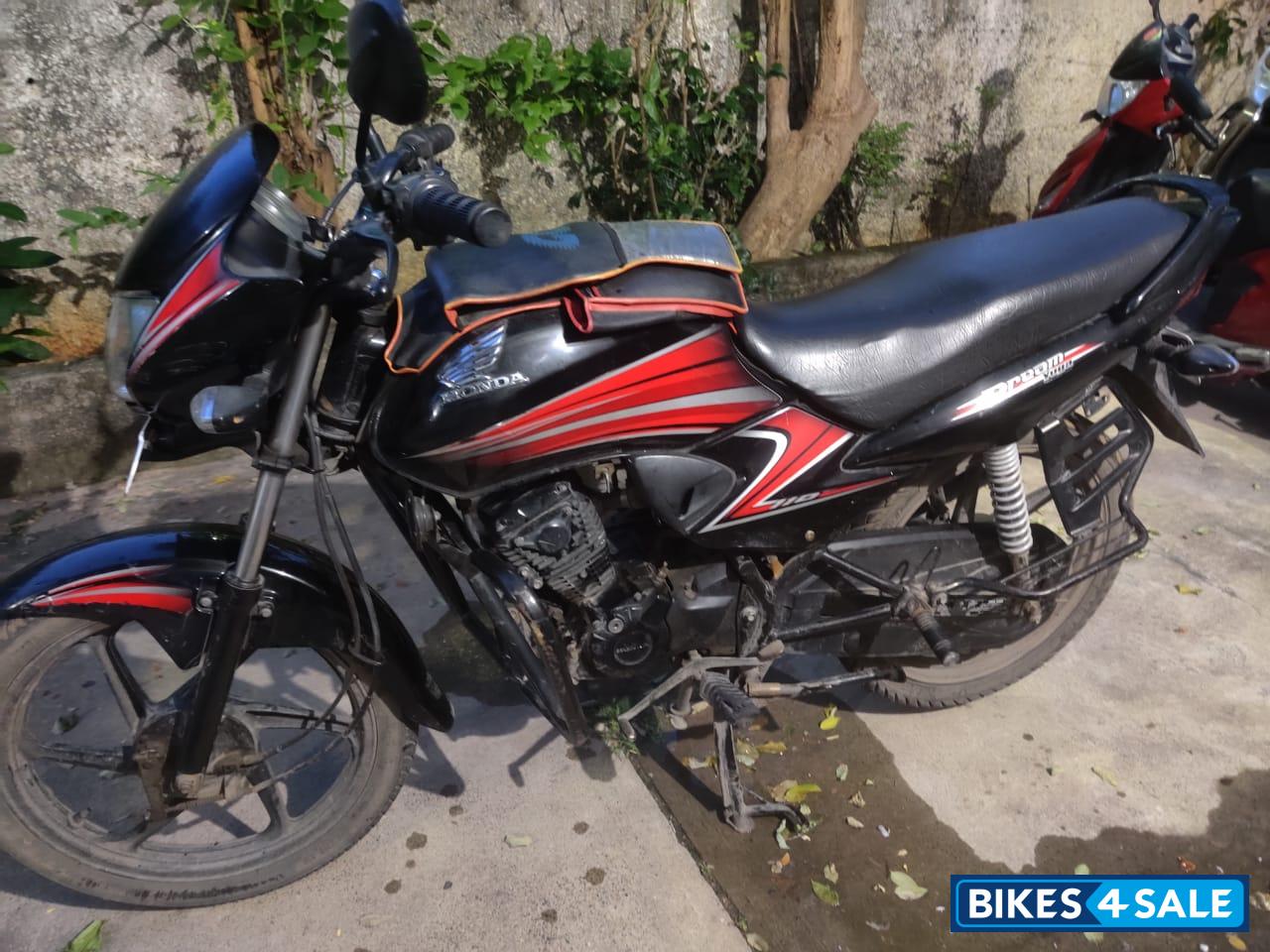 Black Honda Dream Yuga