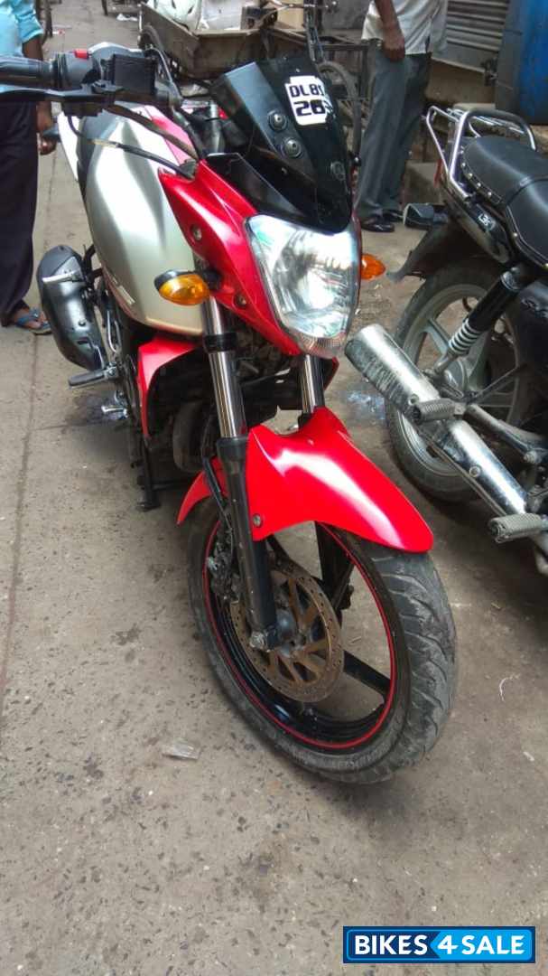 Red Yamaha FZ-S Red Yamaha FZ-S