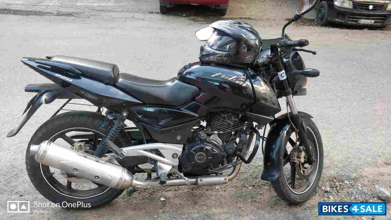 Black Bajaj Pulsar 220 DTSi Black Bajaj Pulsar 220 DTSi
