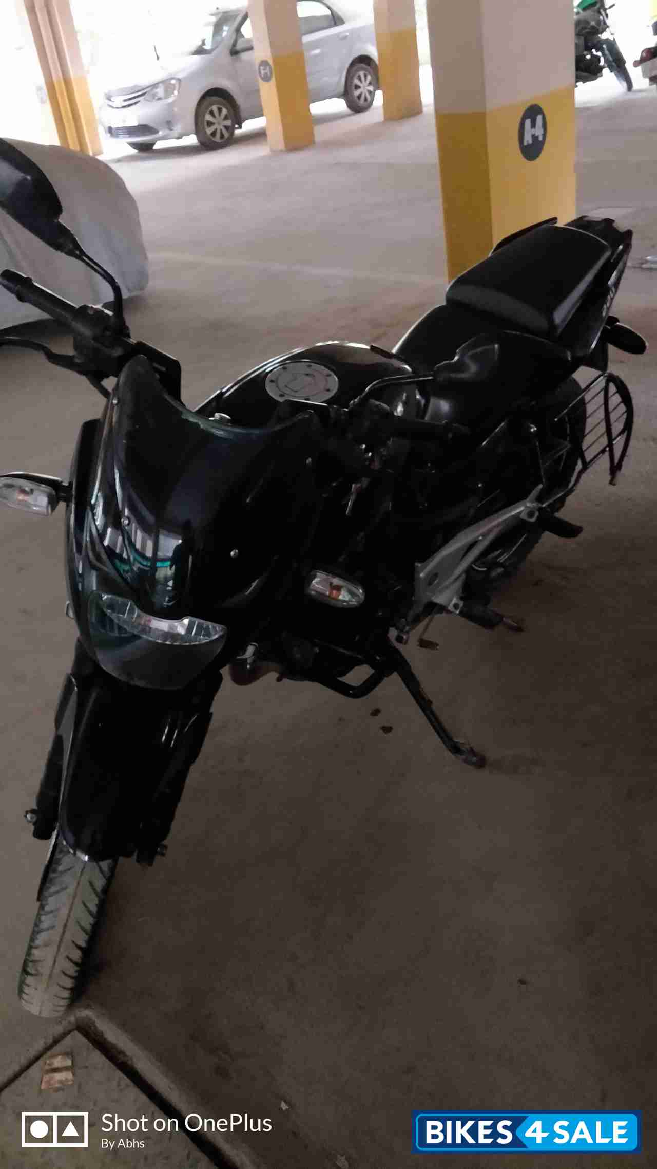 Black Bajaj Pulsar 220 DTSi Black Bajaj Pulsar 220 DTSi
