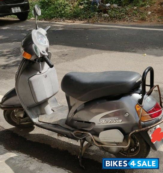Gray Honda Activa