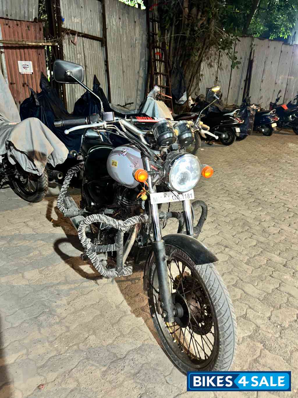 Customised Royal Enfield Thunderbird 350