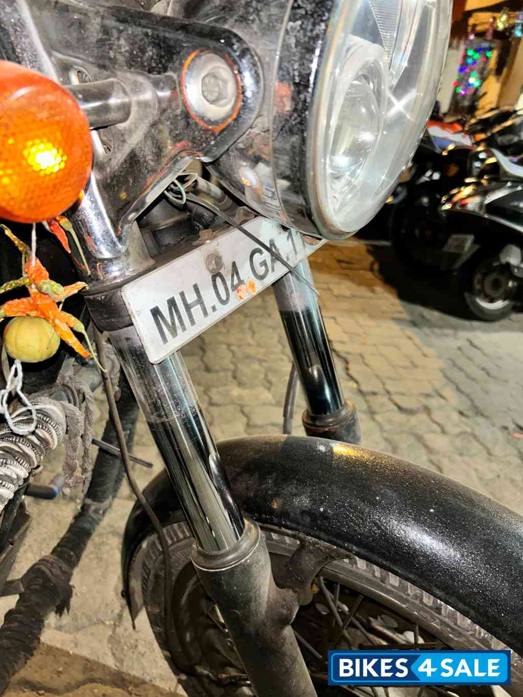 Customised Royal Enfield Thunderbird 350
